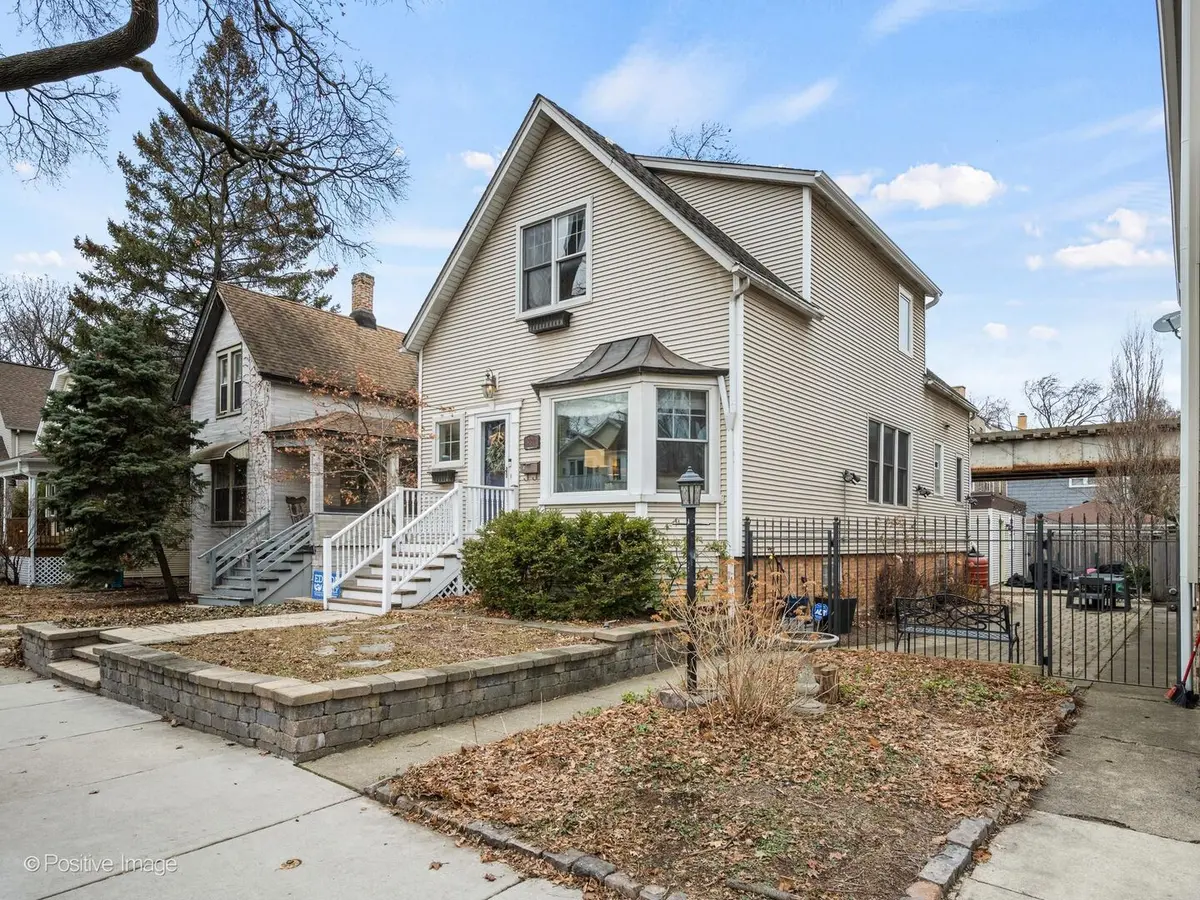 2124 W EASTWOOD AVE, Chicago, IL 60625