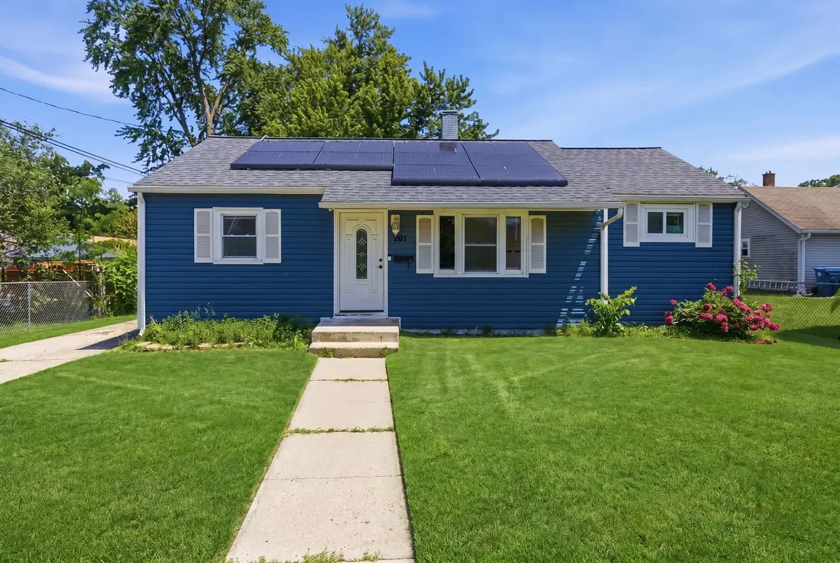 361 Trask ST, Aurora, IL 60505