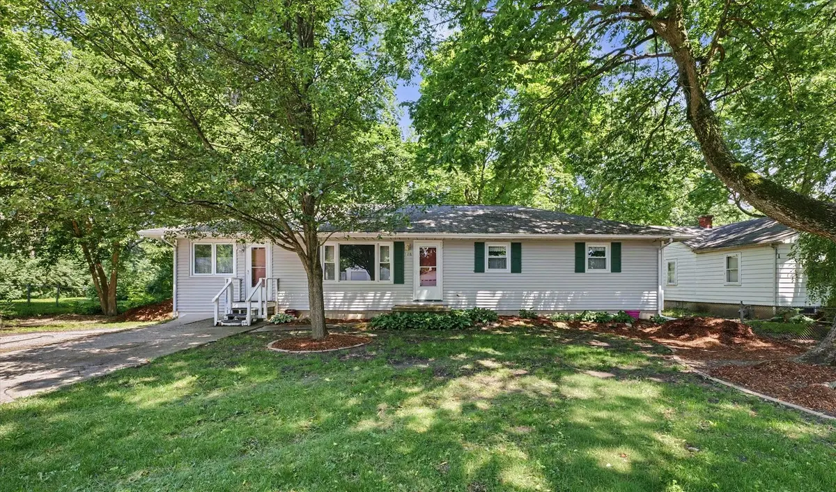 108 Brady LN, Urbana, IL 61802