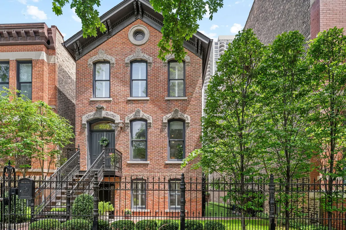 2029 N Sedgwick ST, Chicago, IL 60614