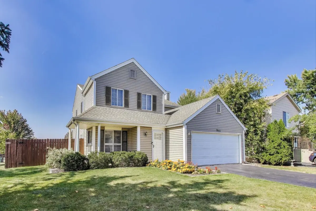 7044 Yorkshire DR, Woodridge, IL 60517