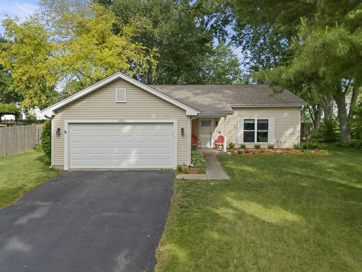 1220 Old Mill LN, Algonquin, IL 60102