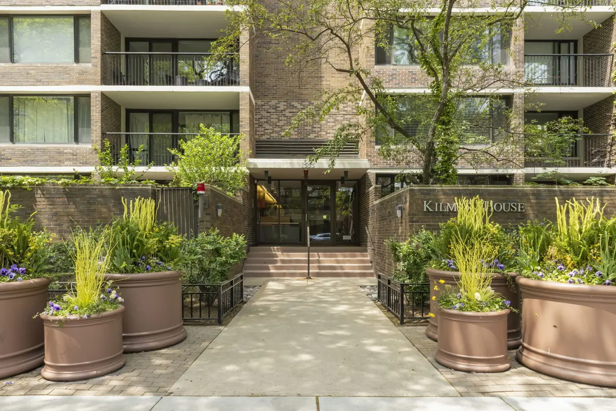 1555 N Sandburg TER #305K, Chicago, IL 60610