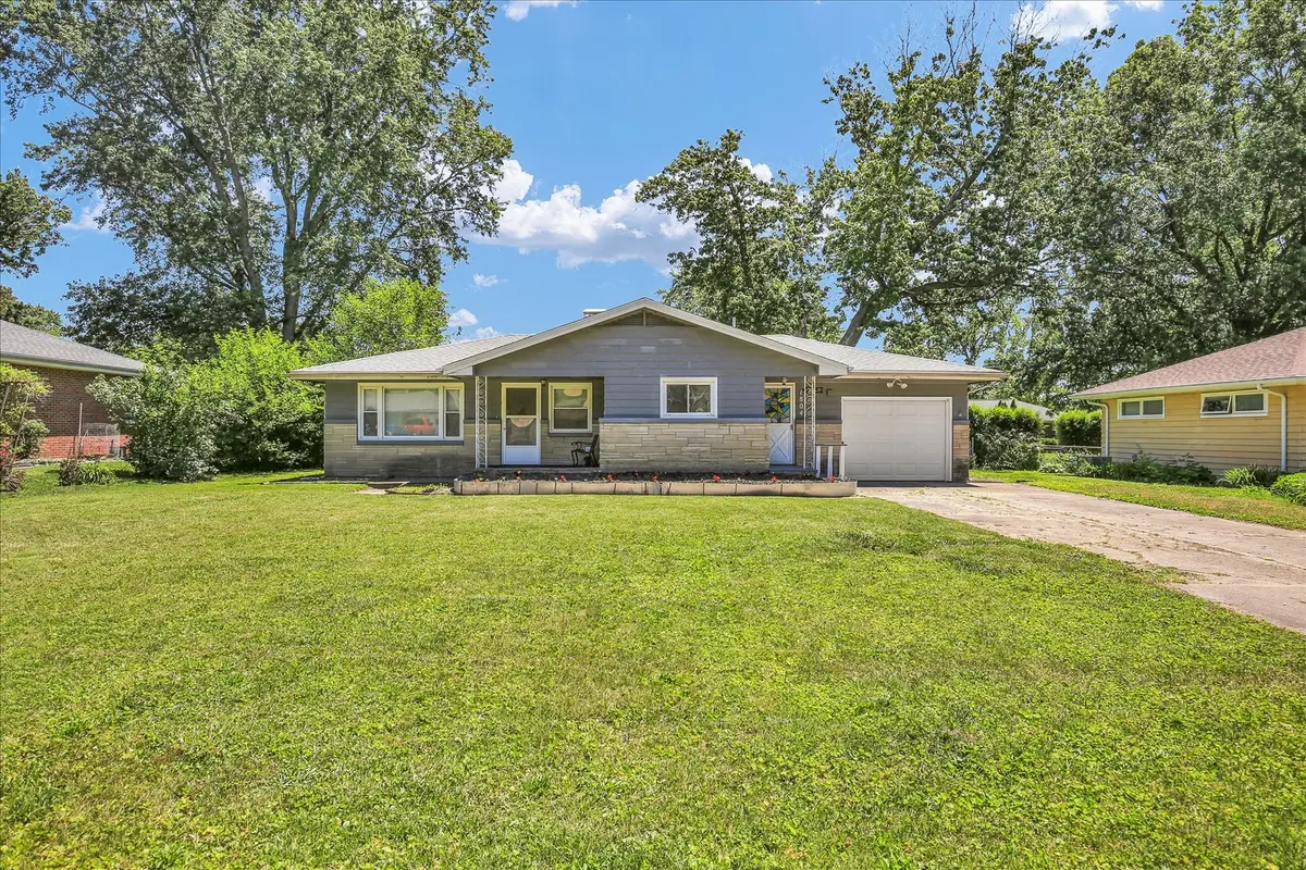 1804 Mcdonald DR, Champaign, IL 61821