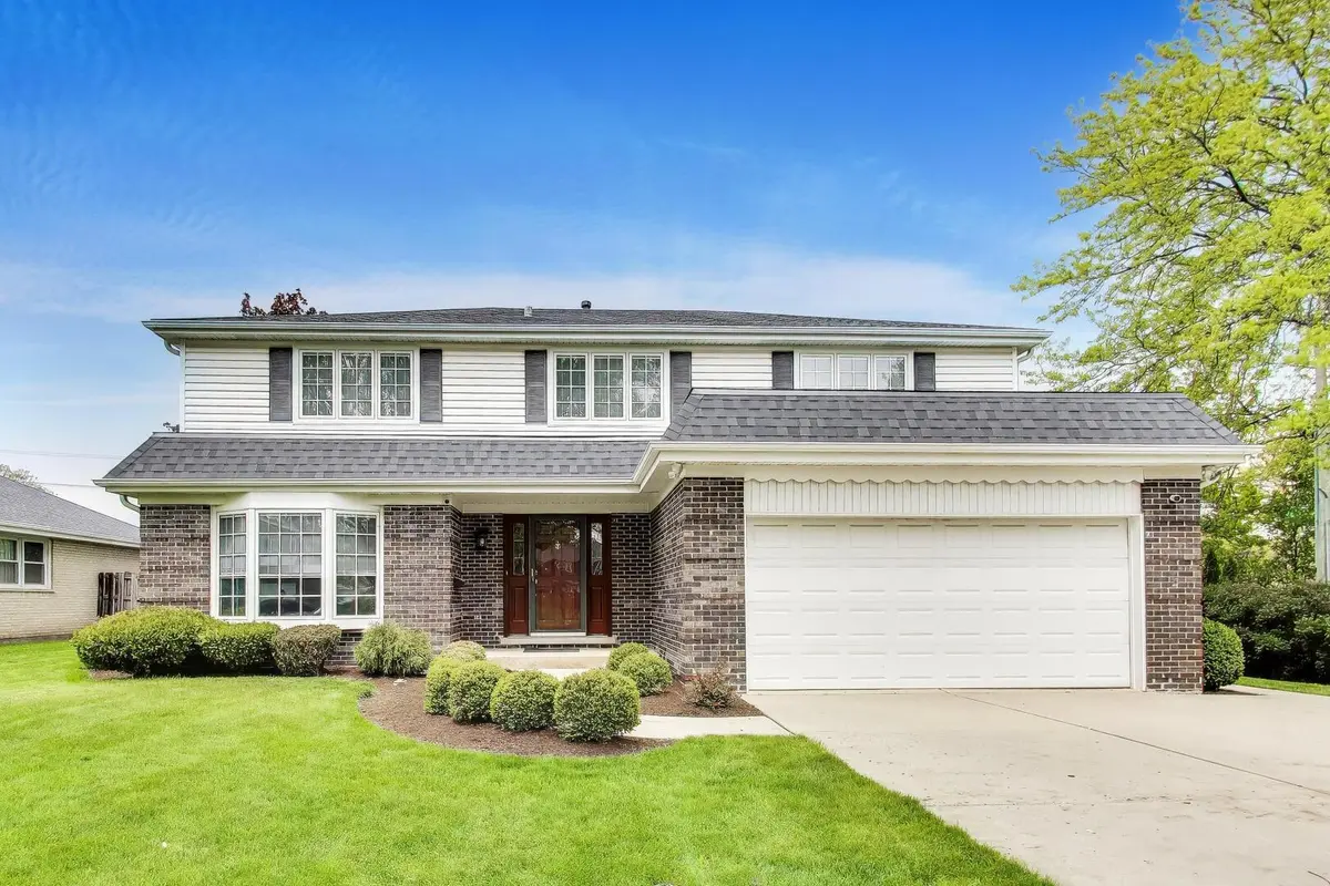 1626 E Barberry LN, Mount Prospect, IL 60056