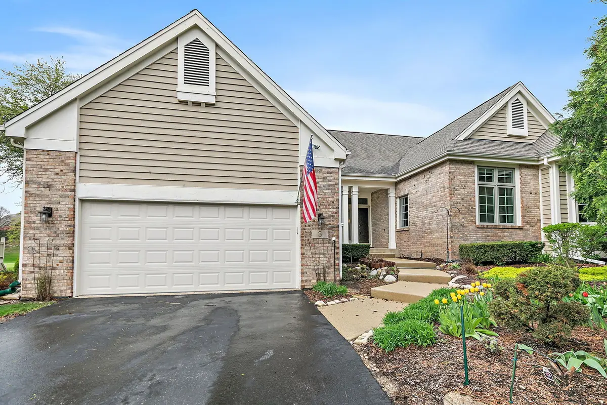 3 Sunvalley CT, Lake In The Hills, IL 60156