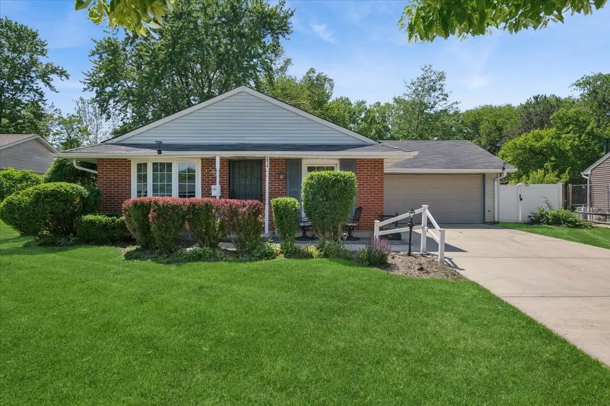 854 Sunrise PL, Roselle, IL 60172
