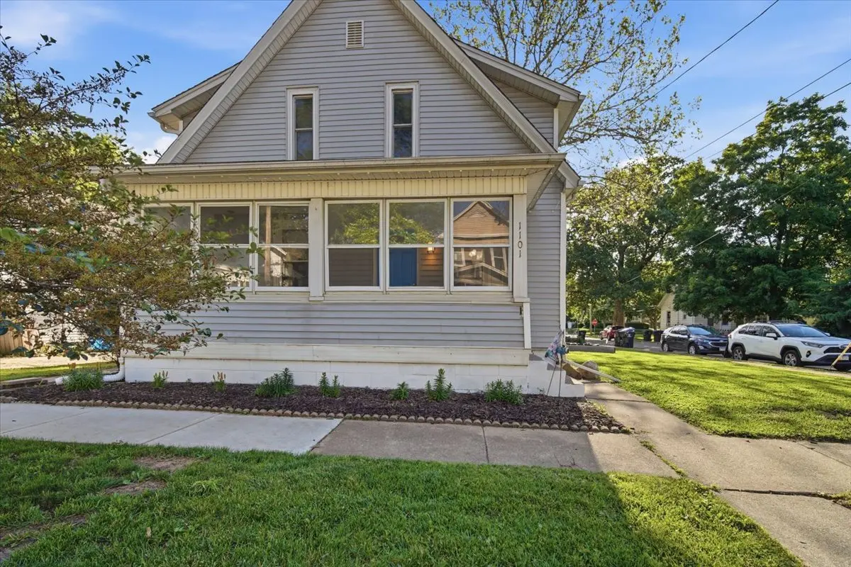 1101 S Lee ST, Bloomington, IL 61701