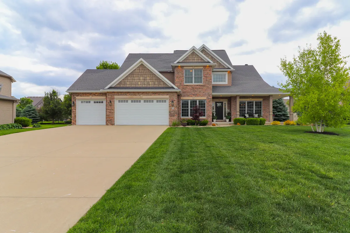 8 Ann Arbor CT, Bloomington, IL 61705