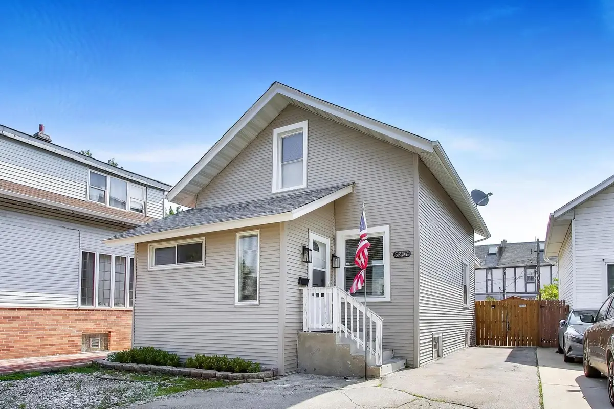 5207 N Lovejoy AVE, Chicago, IL 60630