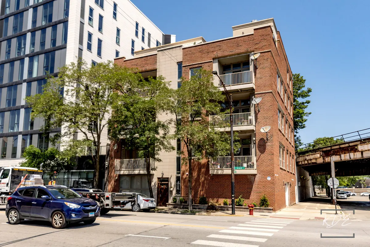 700 W Grand AVE #3E, Chicago, IL 60654