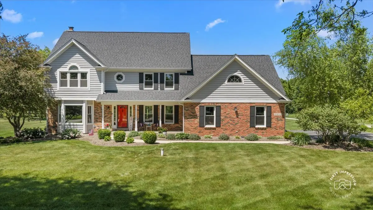 39W016 W Hilltop DR, St. Charles, IL 60175
