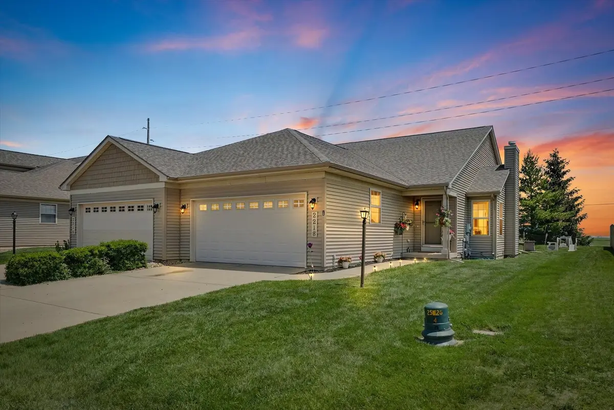 2218 Pebblebrook LN, Urbana, IL 61802