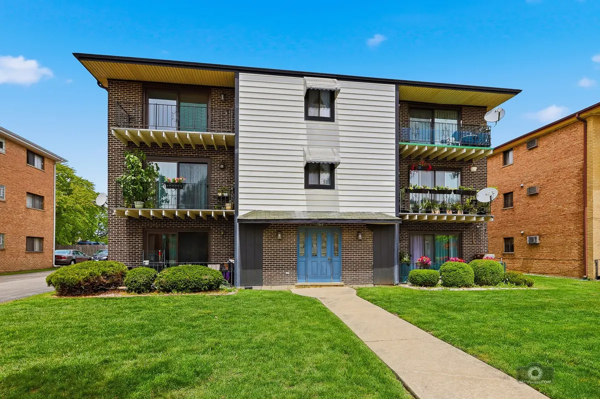 7242 W 86th ST #2A, Bridgeview, IL 60455