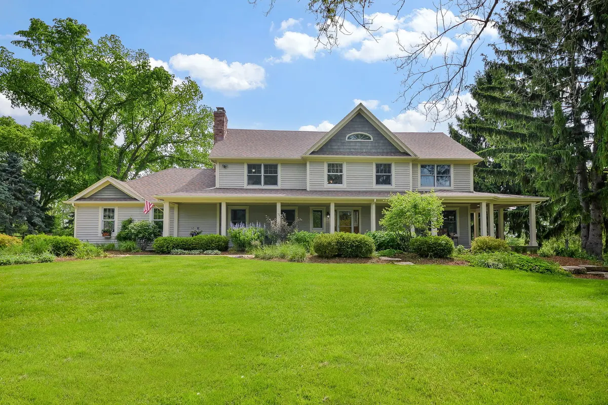 41W555 Wayne DR, St. Charles, IL 60175