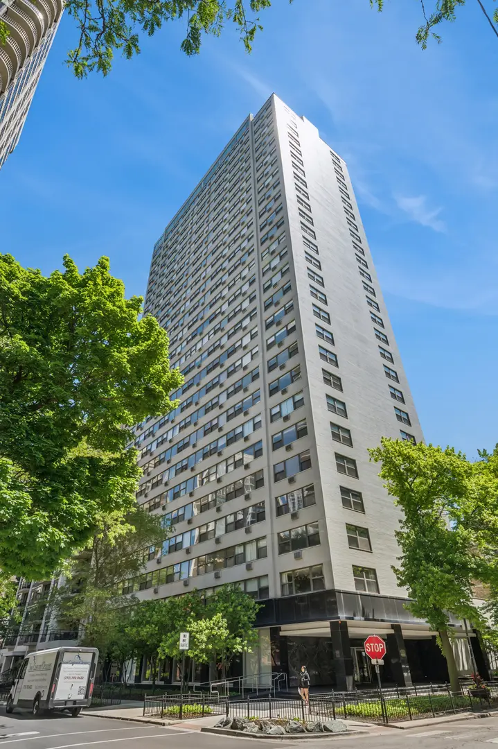 1445 N State Pkwy #1806, Chicago, IL 60610