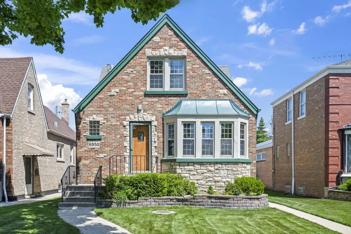 6950 W Barry AVE, Chicago, IL 60634