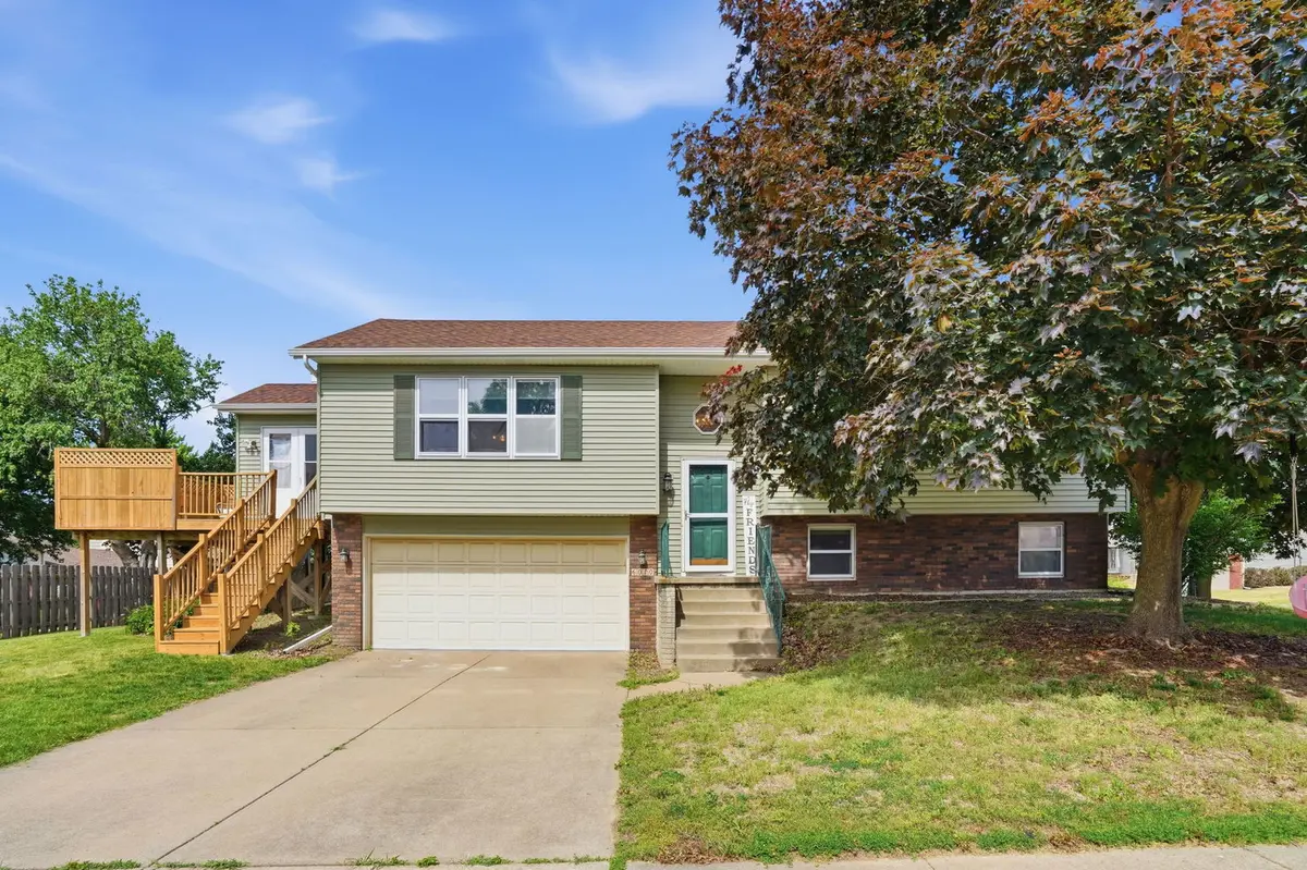 6010 N Hancock AVE, Davenport, IA 52806
