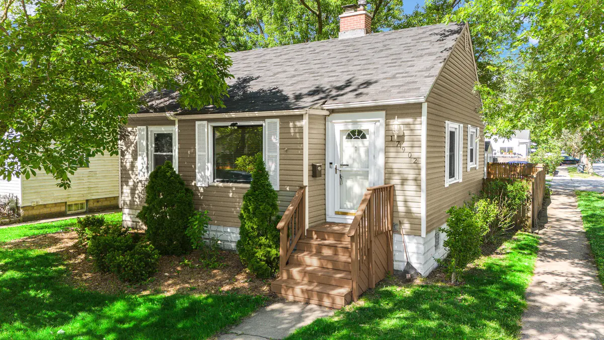 17902 Community ST, Lansing, IL 60438