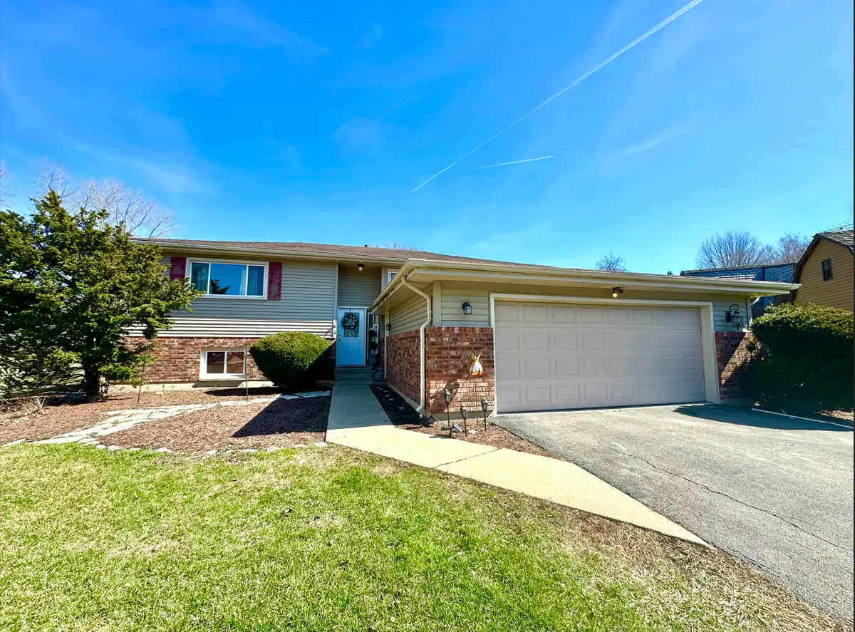 5N087 Mary CT, St. Charles, IL 60175