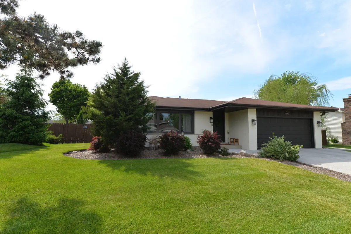 3902 N GALESBURG AVE, Arlington Heights, IL 60004