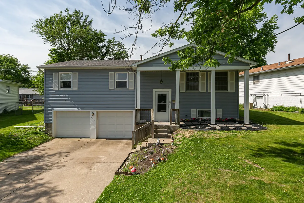 908 27th Avenue CT, East Moline, IL 61244