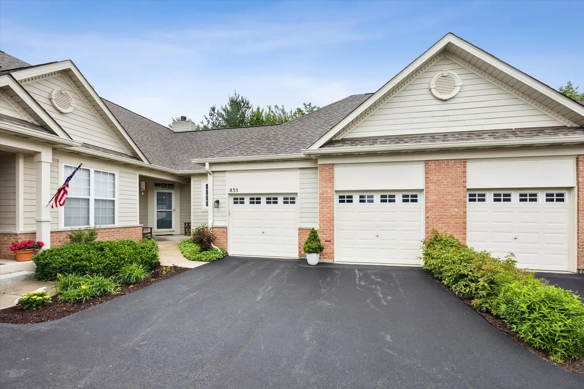 835 Cambridge DR, Batavia, IL 60510