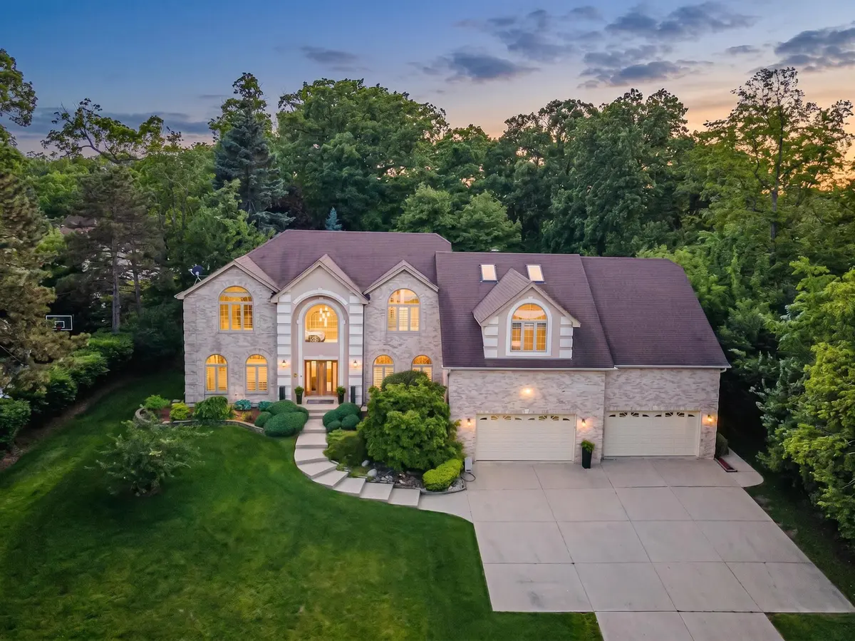 902 DORAL DR, Bartlett, IL 60103