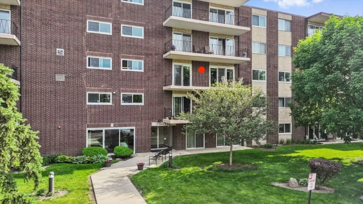 5300 Walnut AVE #19C, Downers Grove, IL 60515