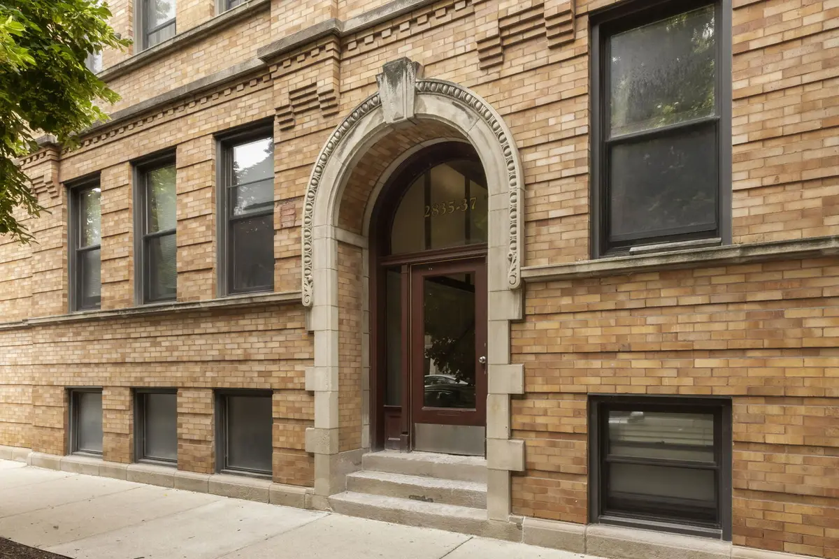 2837 N Cambridge AVE #2, Chicago, IL 60657