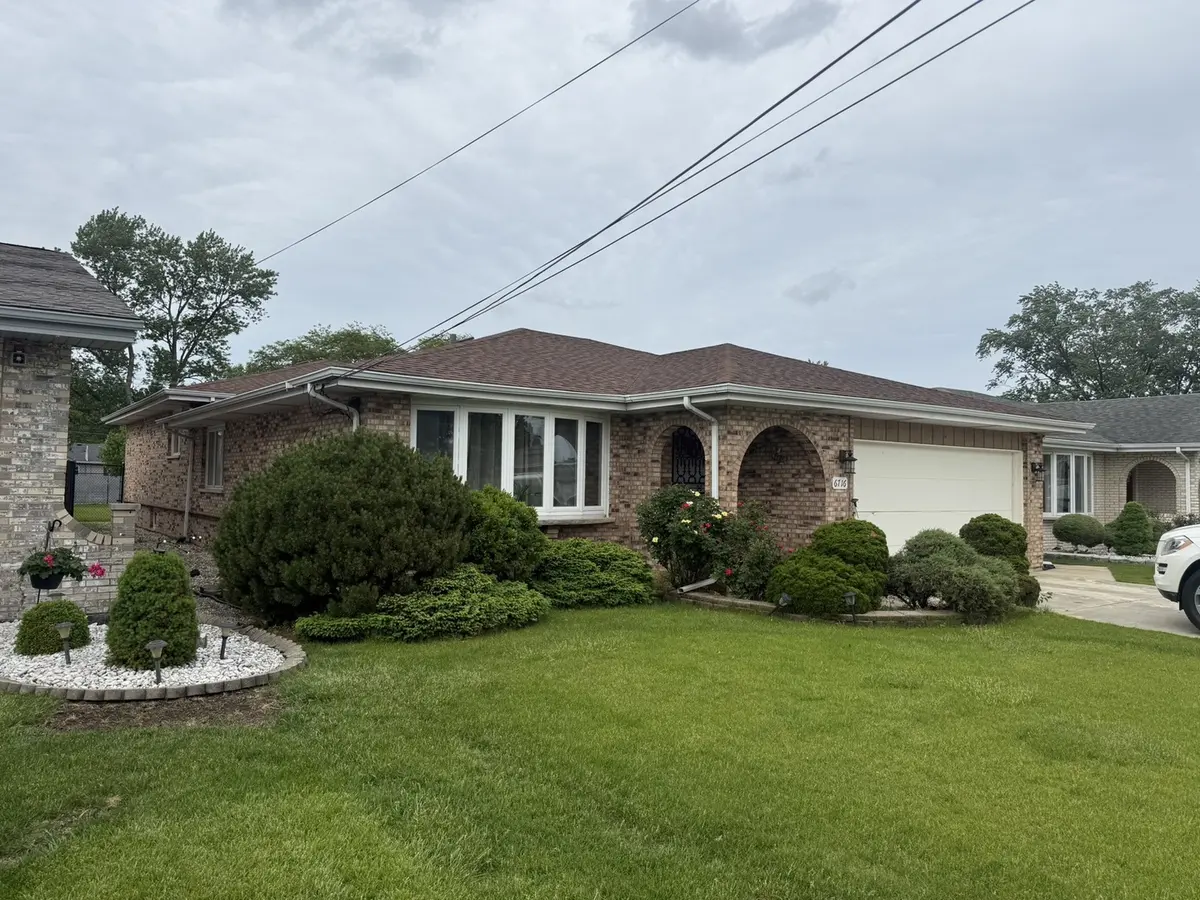 6716 W 89th PL, Oak Lawn, IL 60453