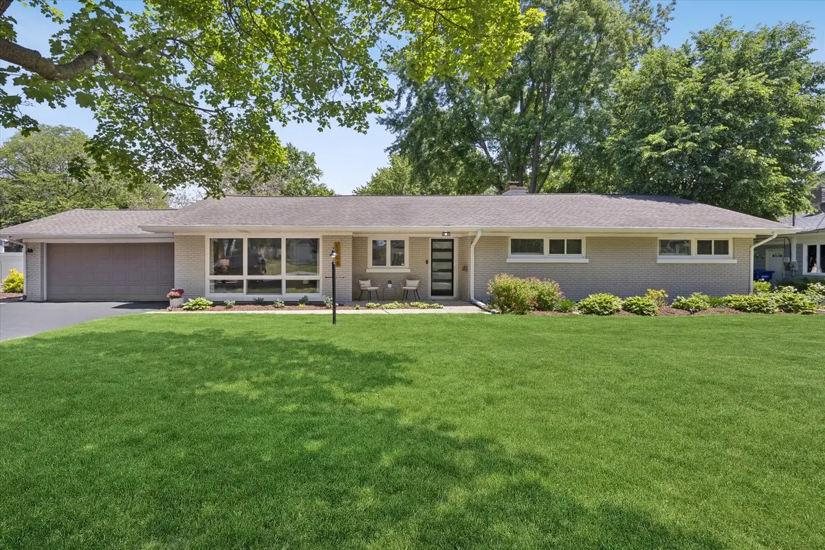 1108 S 6th ST, St. Charles, IL 60174
