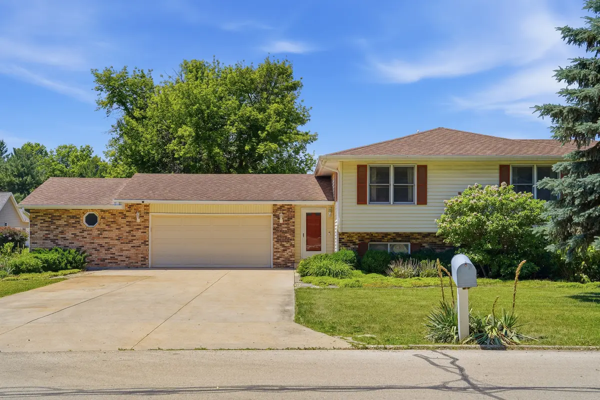 3603 14th AVE, Sterling, IL 61081