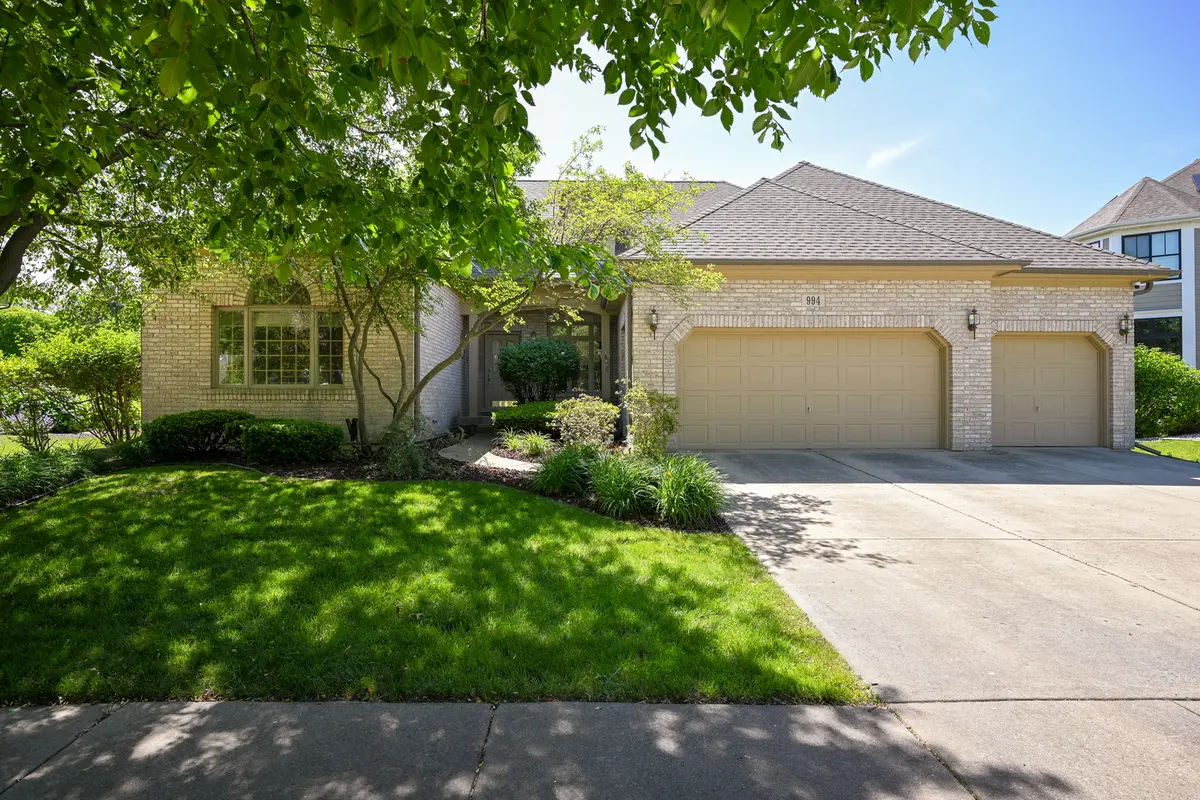 994 Chadwick CT, Aurora, IL 60502