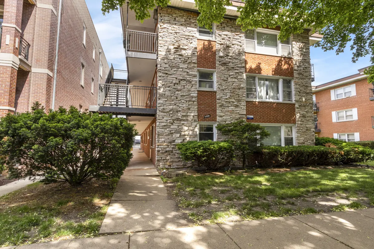 4229 N Keystone AVE #1F, Chicago, IL 60641