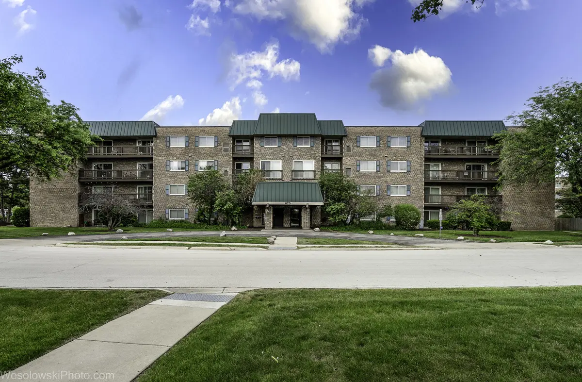 675 GROVE DR #304, Elk Grove Village, IL 60007