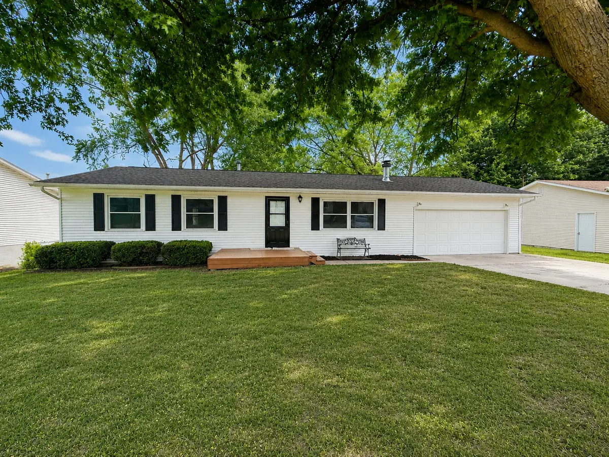 120 Henry DR, Orion, IL 61273