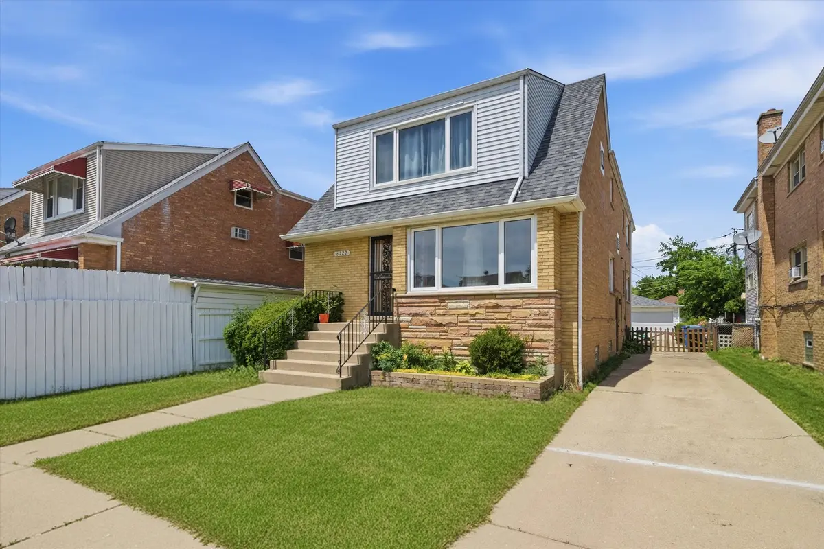 6122 W Leland AVE, Chicago, IL 60630