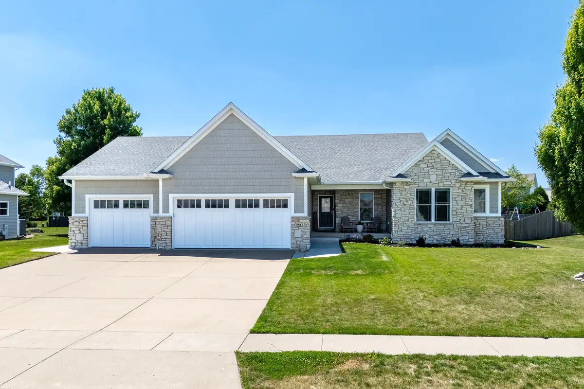 5612 Judge RD, Bettendorf, IA 52722
