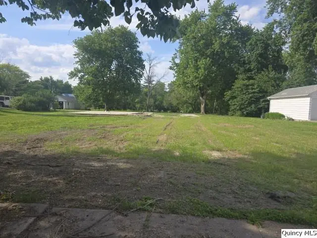315 Cherry ST, Carthage, IL 62321-1258