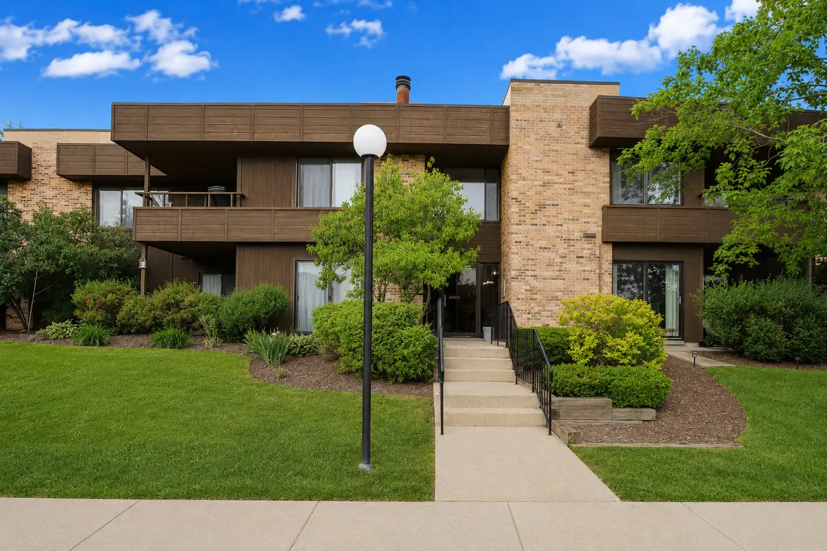 1365 N Sterling AVE #105B, Palatine, IL 60067