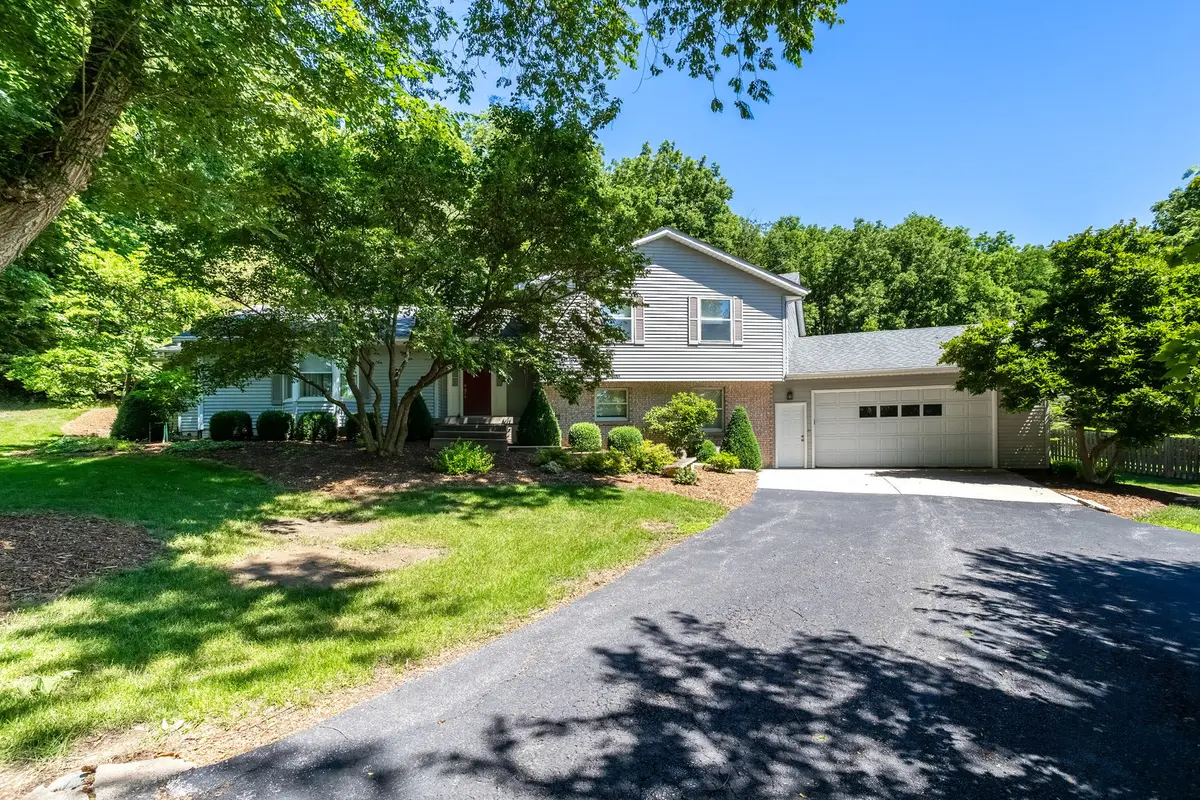 18055 243rd AVE, Pleasant Valley, IA 52767