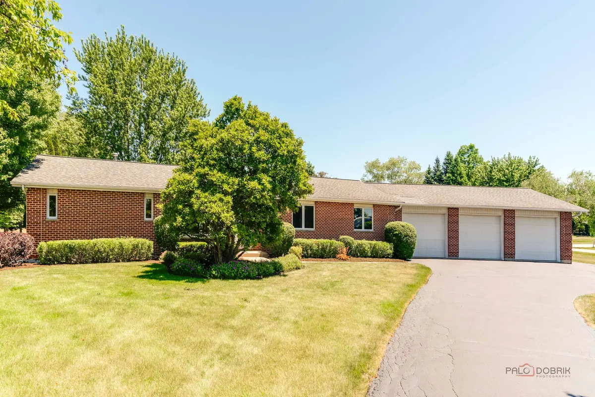 1516 W Reiche LN, Mchenry, IL 60051