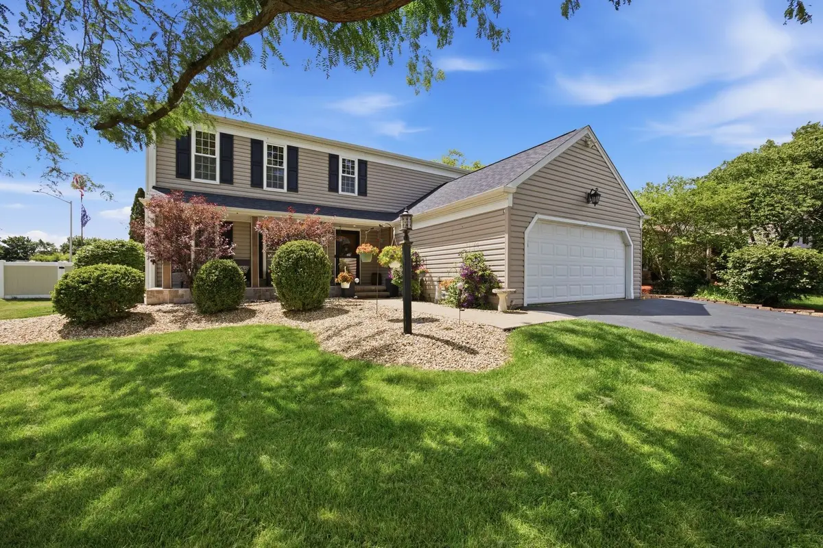 702 Hickory LN, Carol Stream, IL 60188