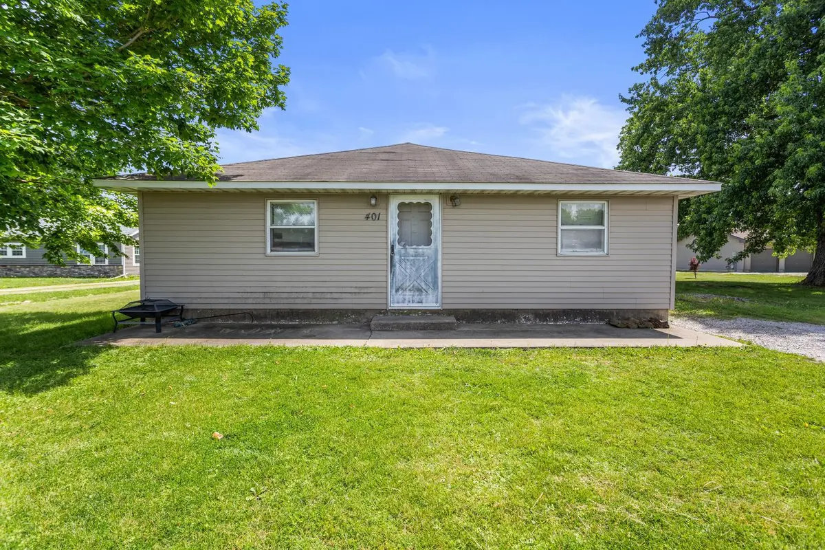 401 Woodworth DR, Tolono, IL 61880