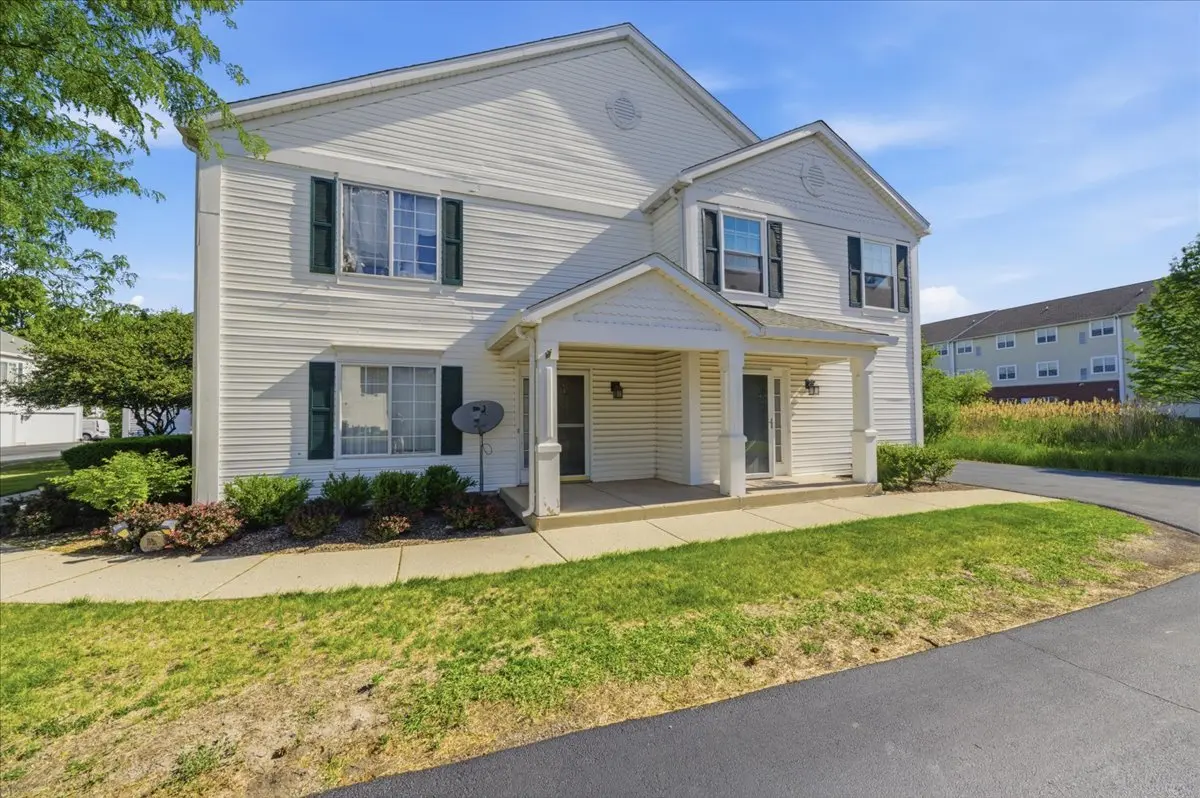 725 Fieldcrest DR #C, South Elgin, IL 60177