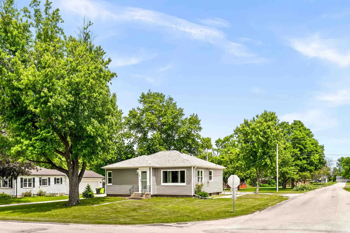 525 Grant ST, Chenoa, IL 61726