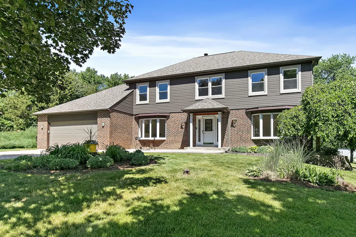 1439 Blackhawk DR, Schaumburg, IL 60193
