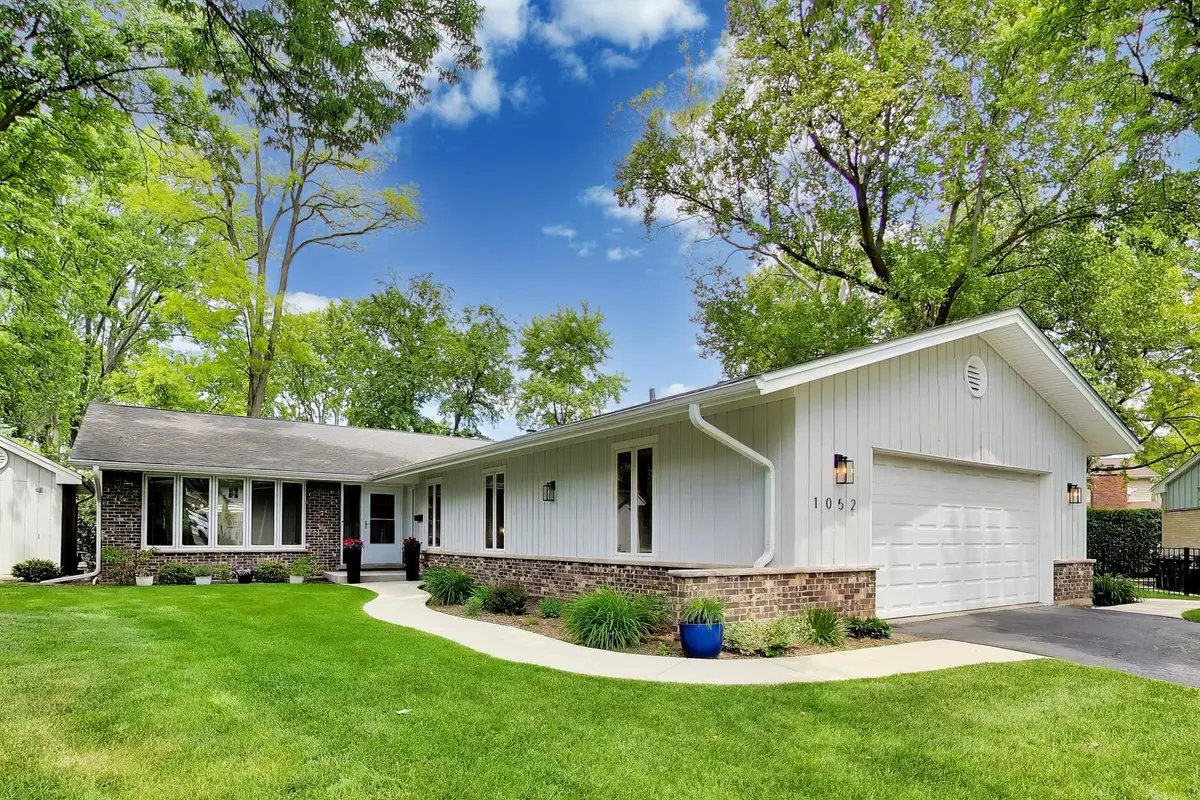 1052 Rolling PASS, Glenview, IL 60025