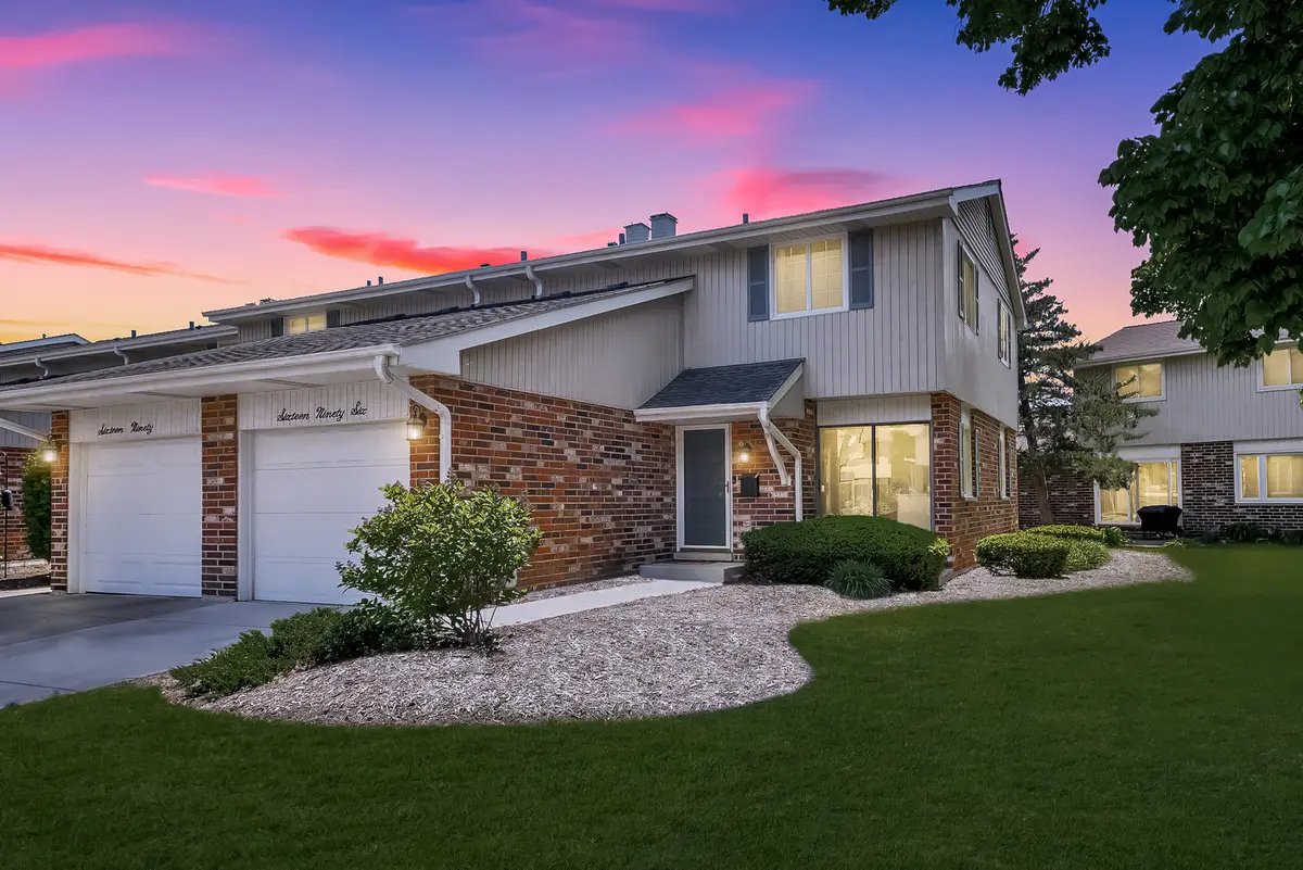1696 Darwin CT, Wheaton, IL 60189